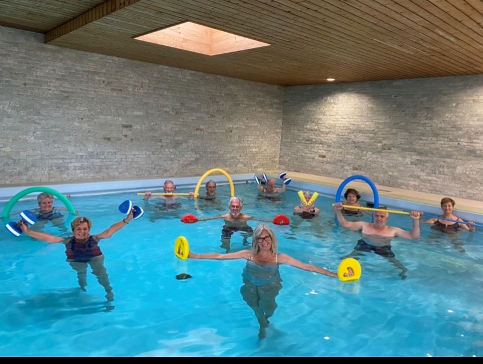 Aquafit für Senioren im Hallenbad Therapiebad des Iwaz in Wetzikon