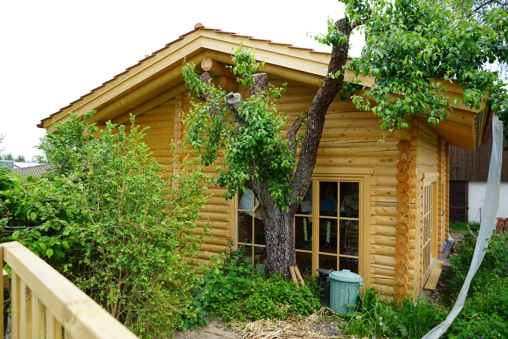 Ein Holzhaus