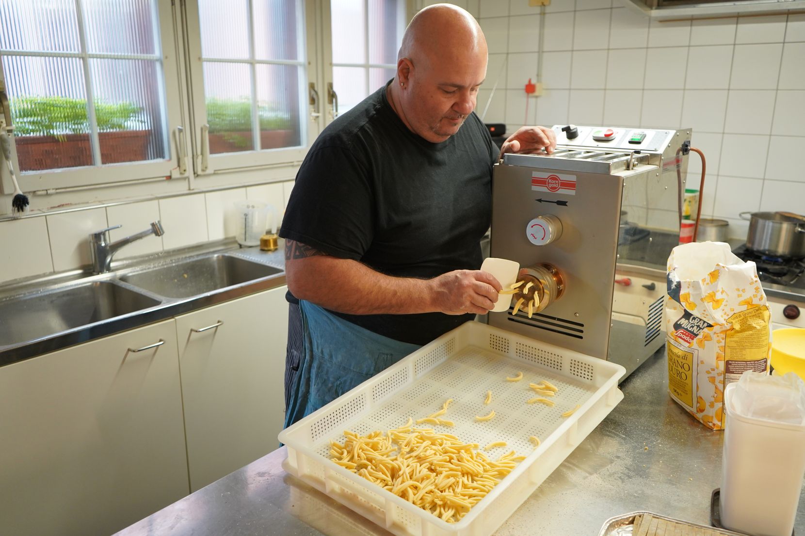 In der Küche des Dübendorfer Restaurants Punto 9 werden Pasta noch selber gemacht.