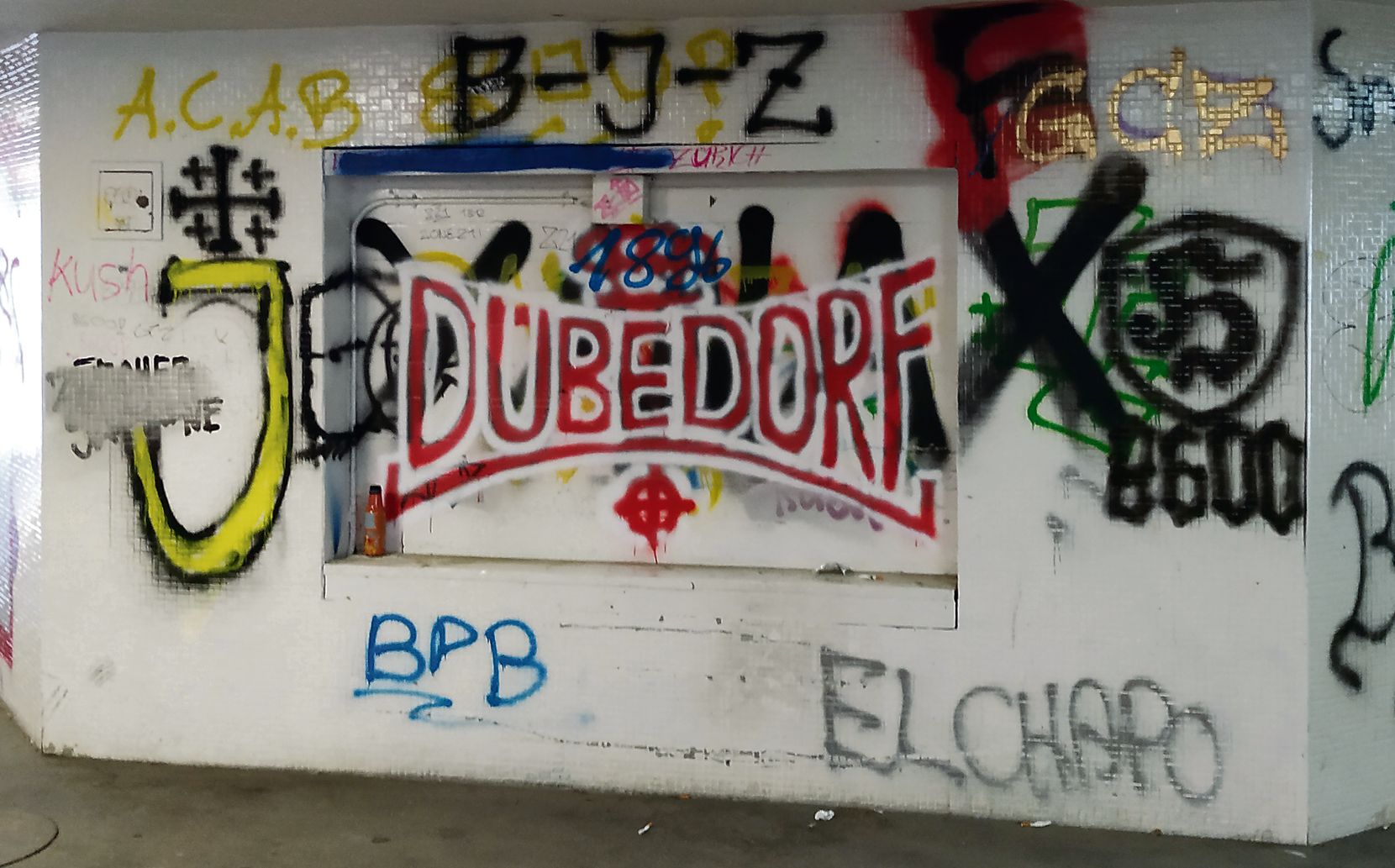 Unterführung in Dübendorf mit Graffiti.