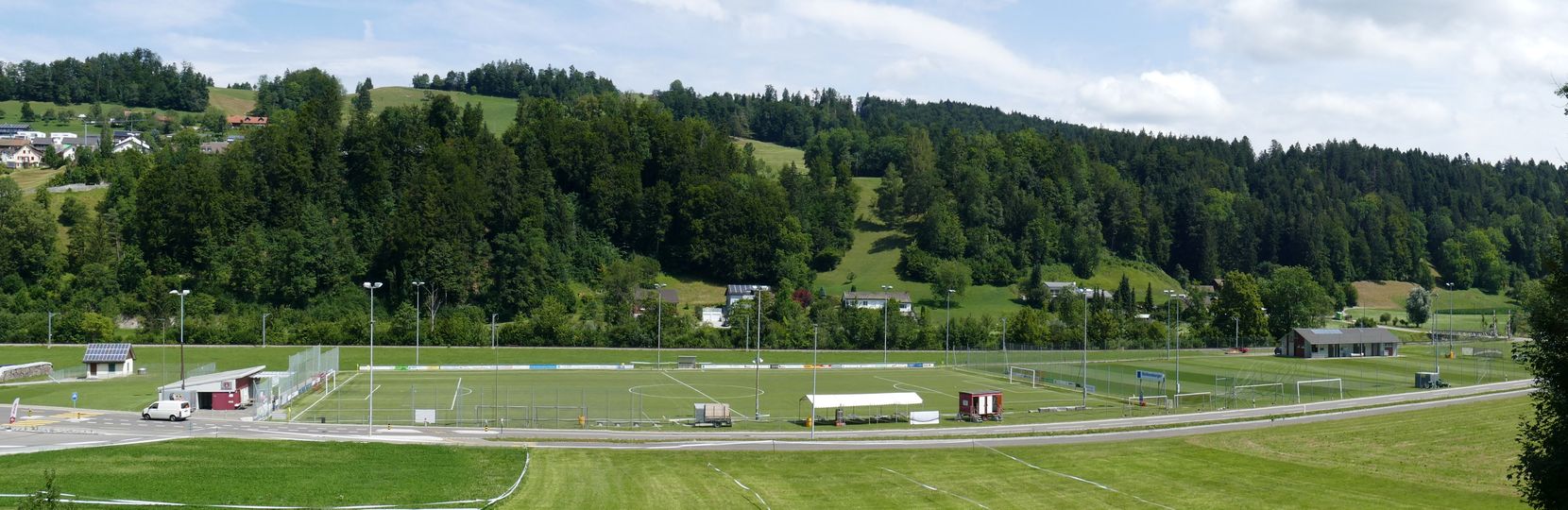 Panorama vom Fussballplatz in Bauma.