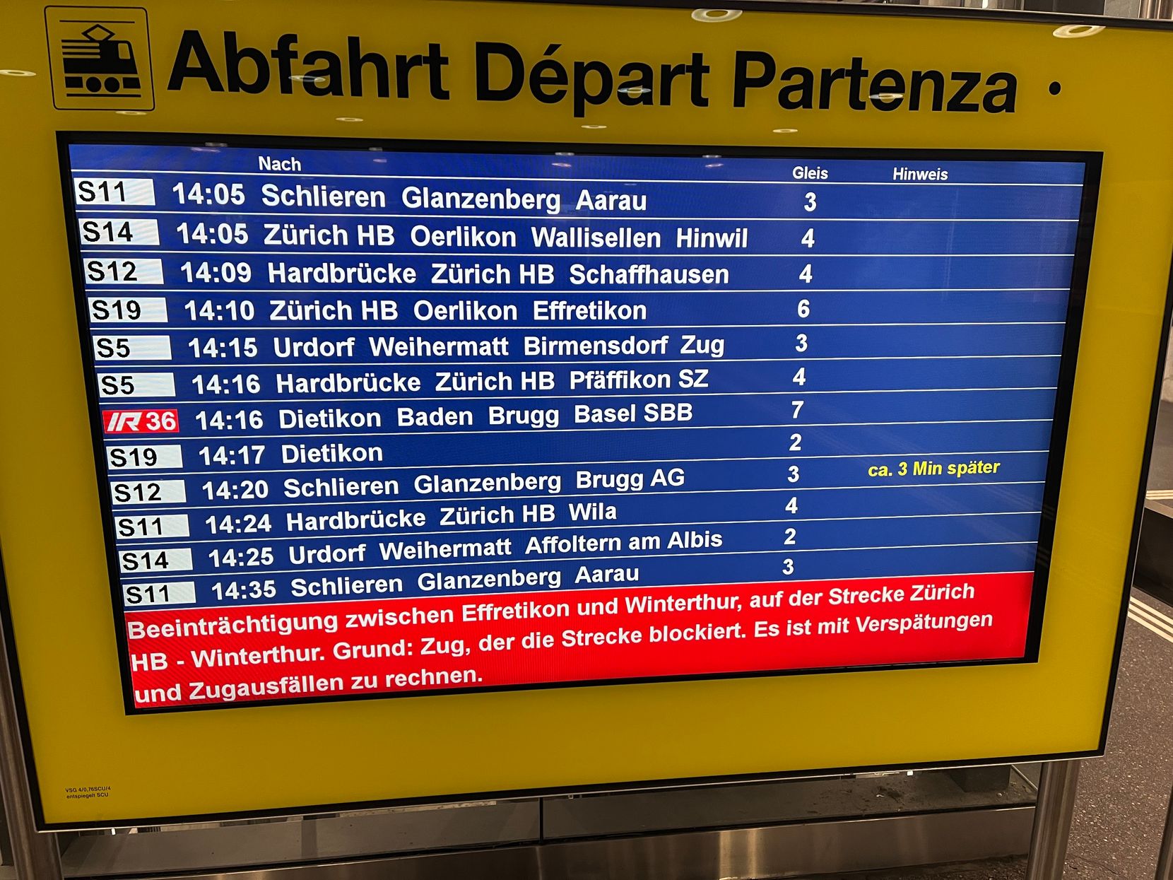 Ein SBB-Fahrplan auf Bildschirm.
