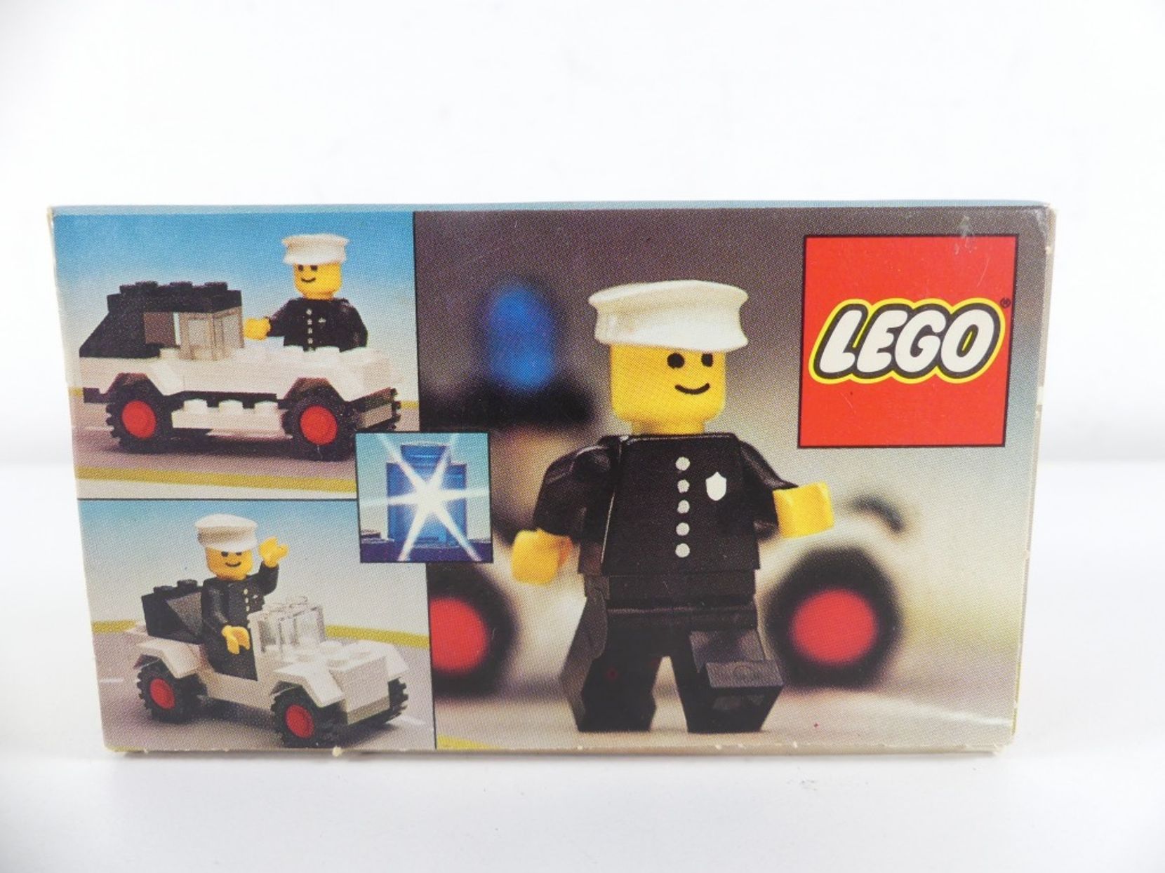 Man sieht eine Lego-Verpackung.