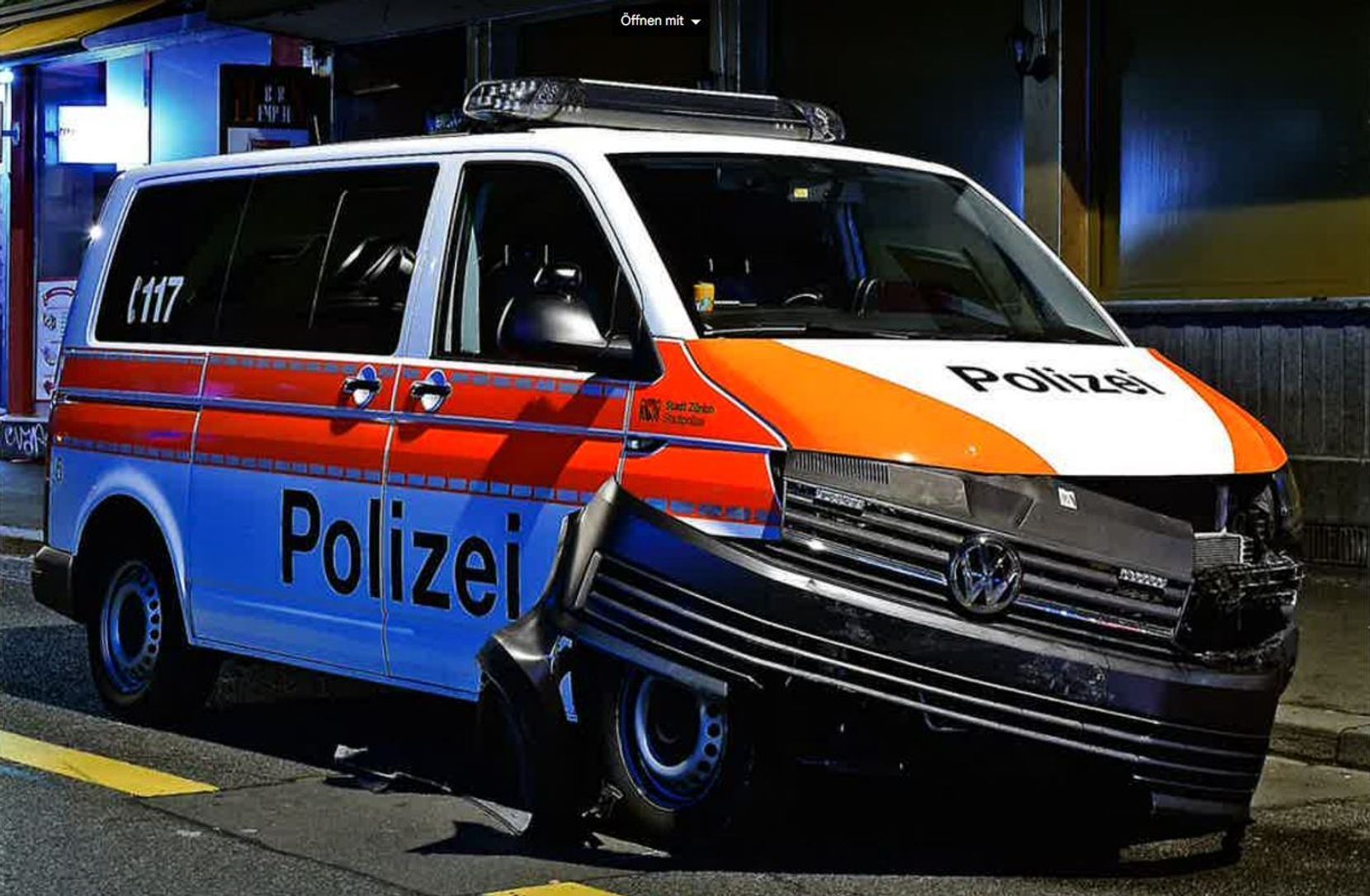 Beschädigtes Polizeiauto