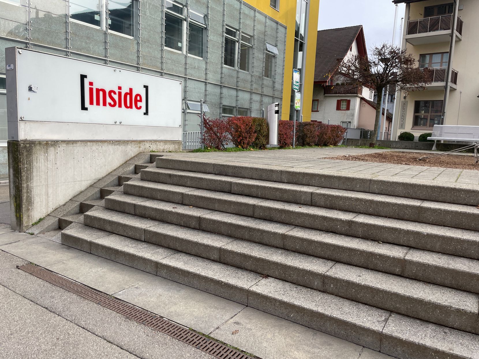 Die Rampe beim Spielplatz Inside in Dübendorf ist zu steil. Das findet Gemeinderätin Flavia Sutter (Grüne) und reichte eine Anfrage beim Stadtrat ein.