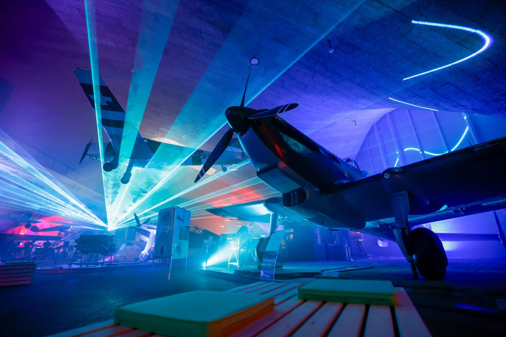 Show «Spirit of Dreams» im Fliegermuseum in Dübendorf.