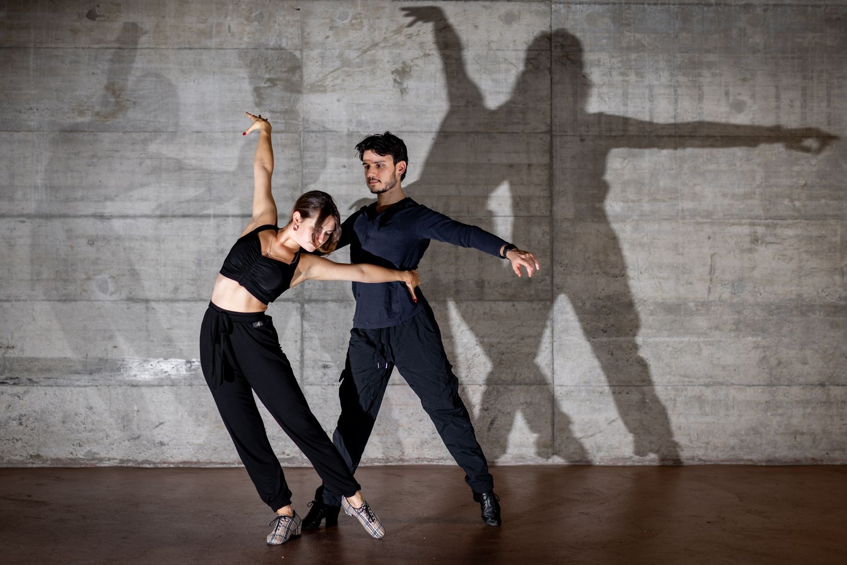 Tristan Geiger und Catherine Pisarenko tanzen.