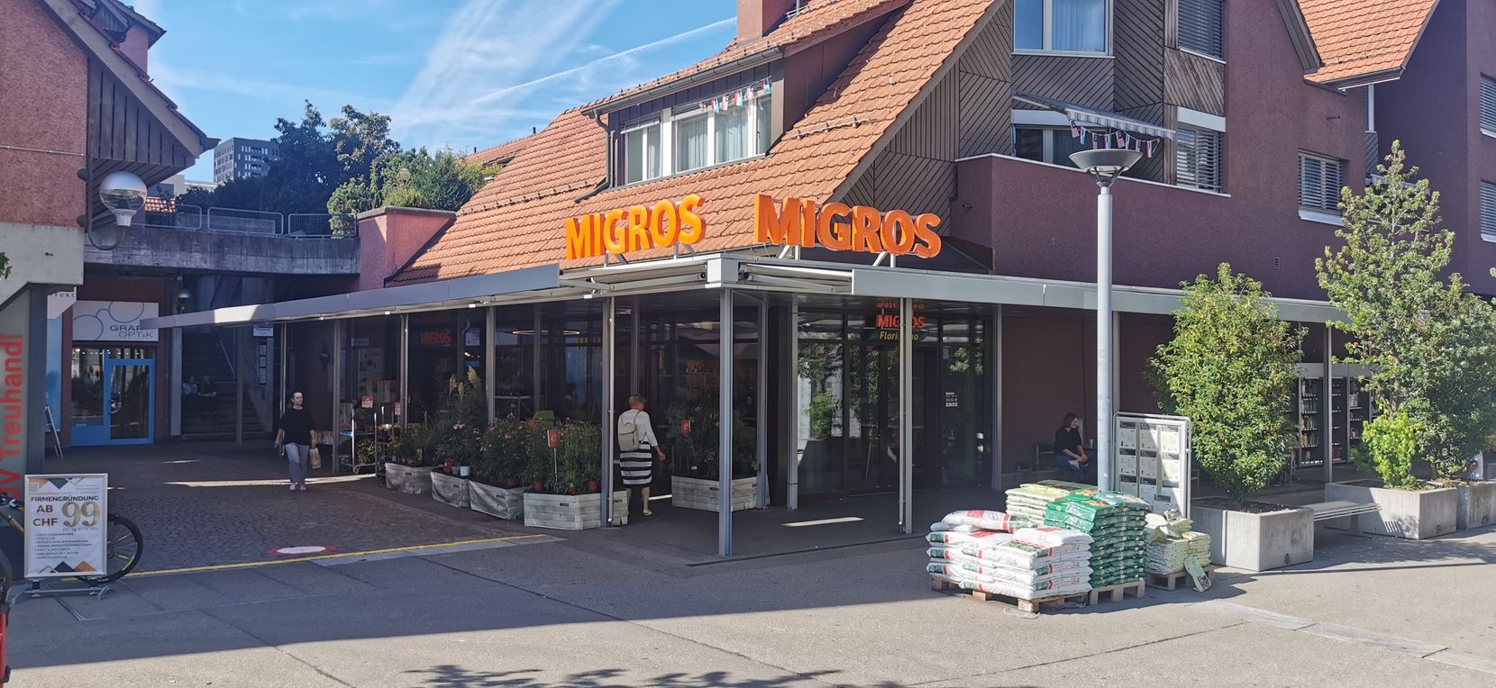 Der Eingang der Migros an der Marktgasse in Dübendorf.