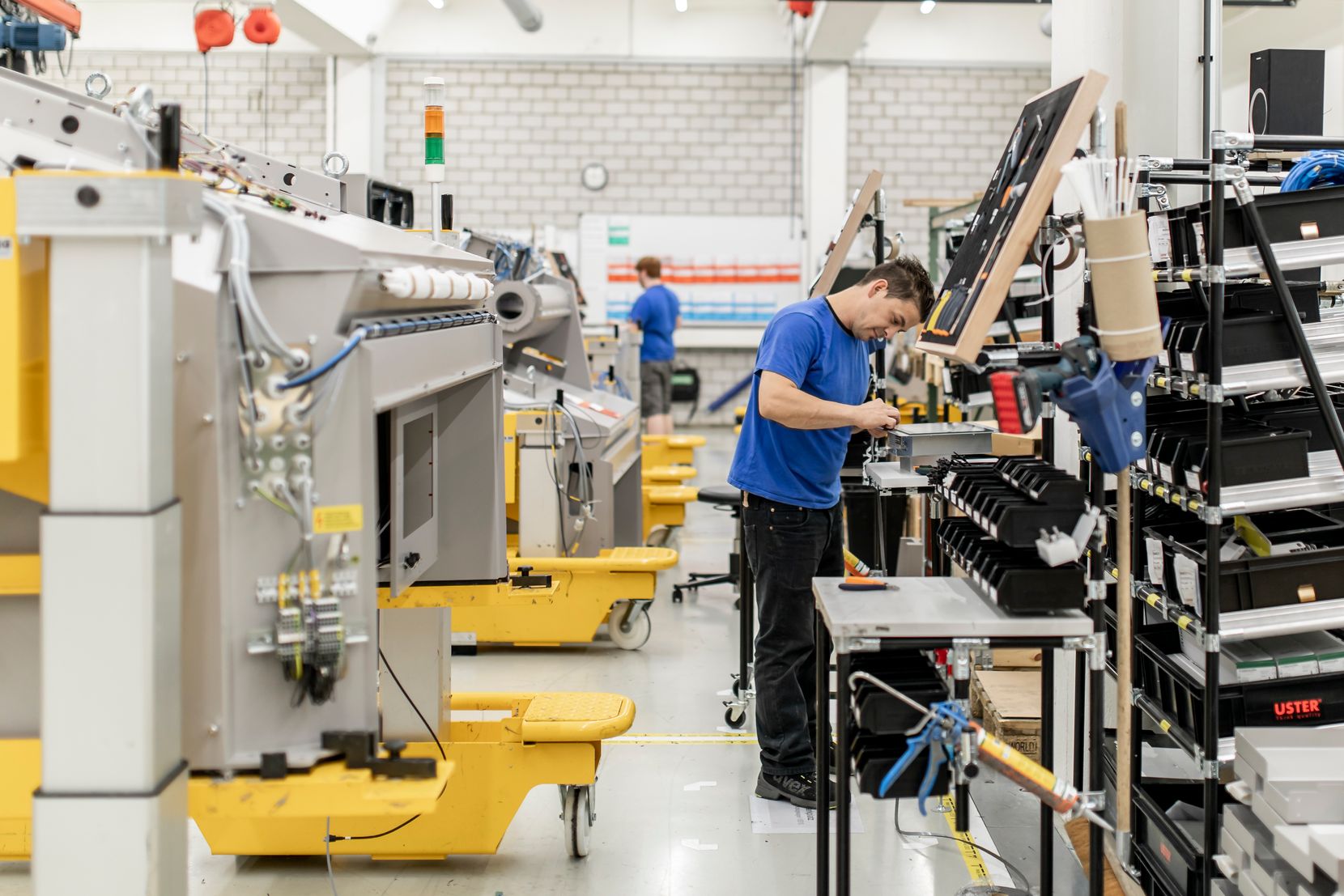 Blick in die Produktionshalle der Uster Technologies AG in Uster.