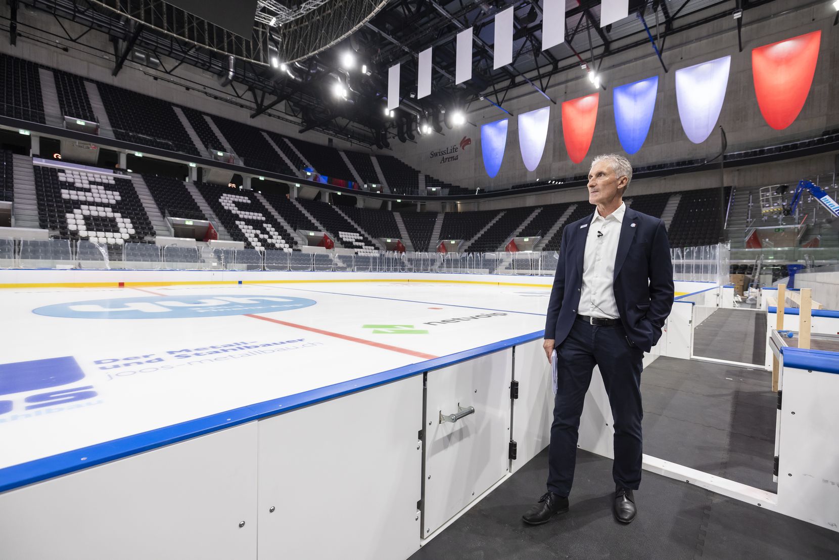 ZSC Lions CEO Peter Zahner in der neuen Eishalle der ZSC Lions in der Swiss Life Arena waehrend eines Medienrundgangs, am Sonntag, 2. Oktober 2022 in Zuerich. (KEYSTONE/Michael Buholzer)