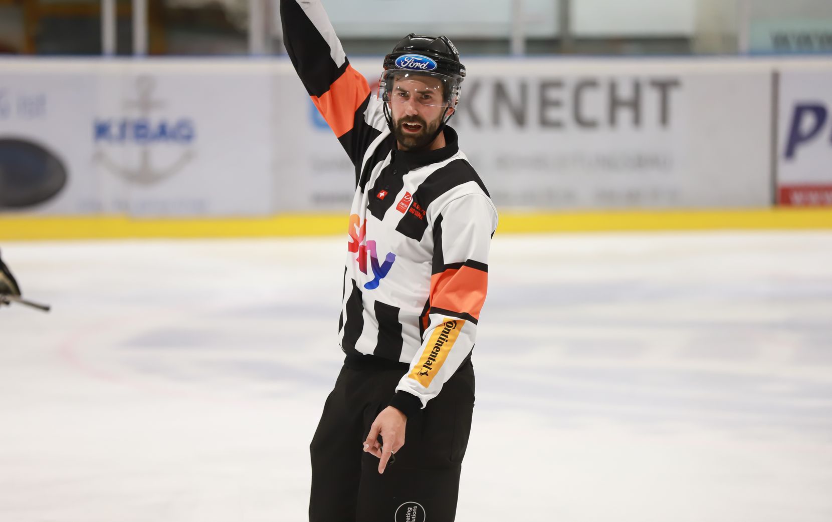 Eishockey 1. Liga Dübendorf Schiedsrichter Steven Widmer