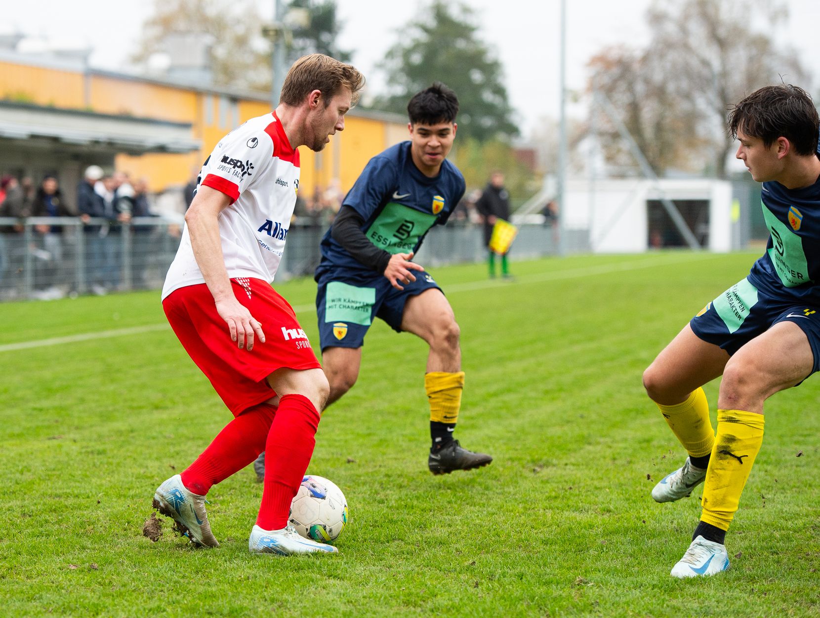 Neue Glattwies, Fällandens Cyrill Zollinger gegen Volketswils Daniel Angliker