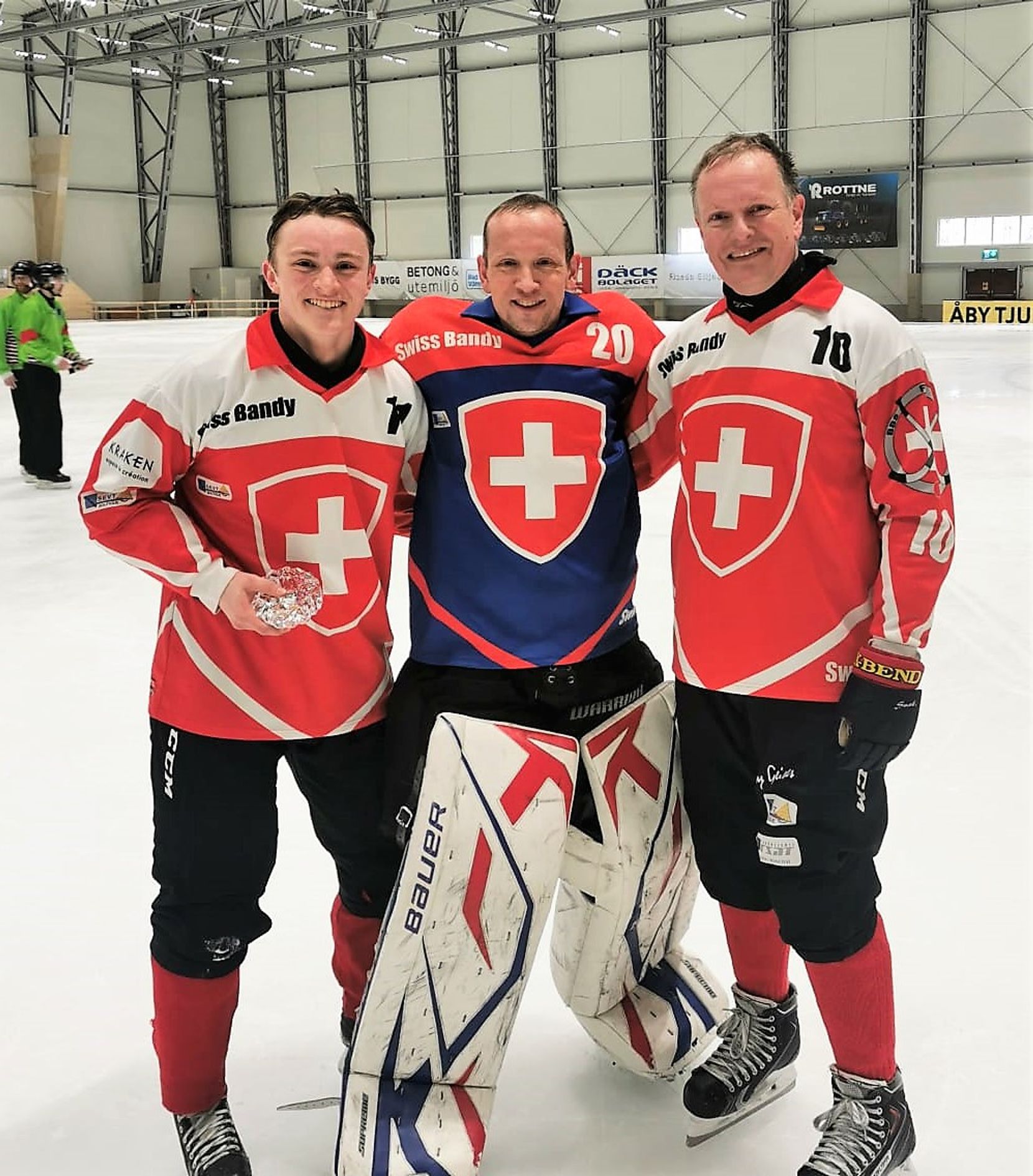 Bandy-WM in Schweden mit zwei Hittnauern.