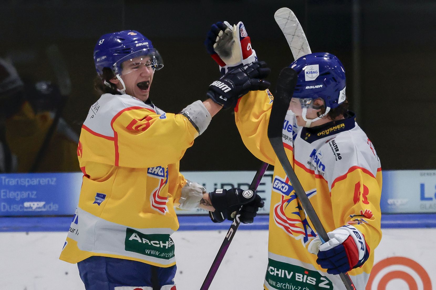 Torjubel Dübi nach dem 3:0 durch Noa Mazzaro, Links