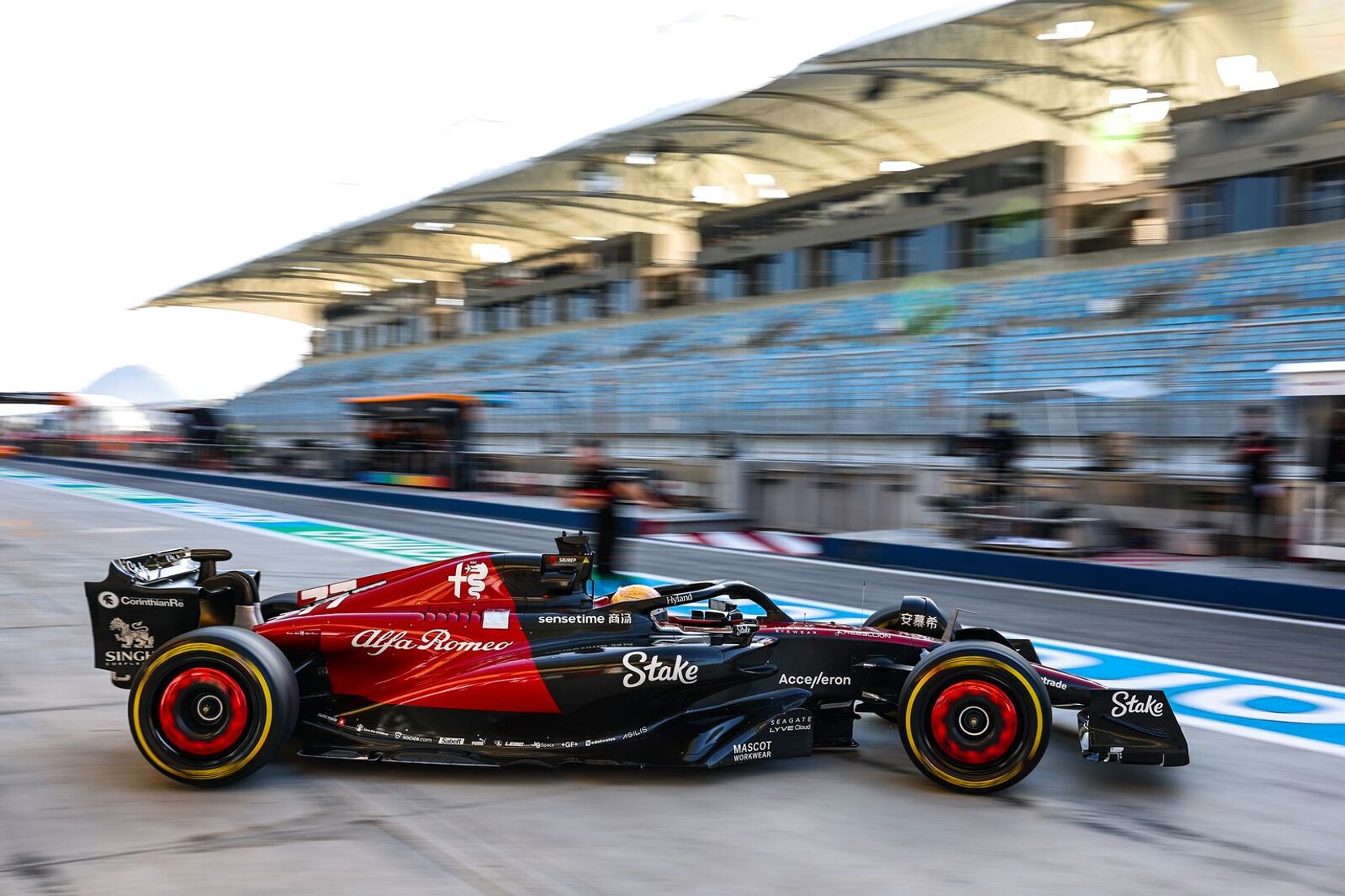 Valtteri Bottas im C43 am ersten Testtag in Bahrain