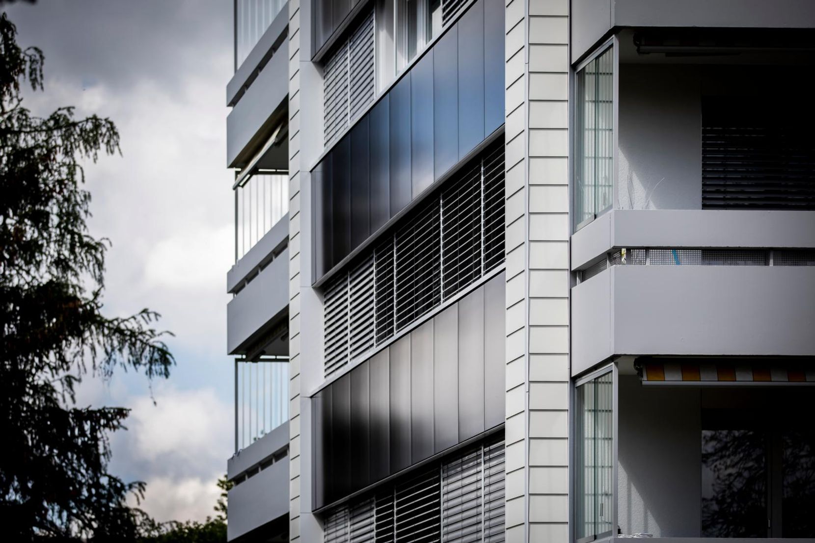 Solarzellen an einem Gebäude