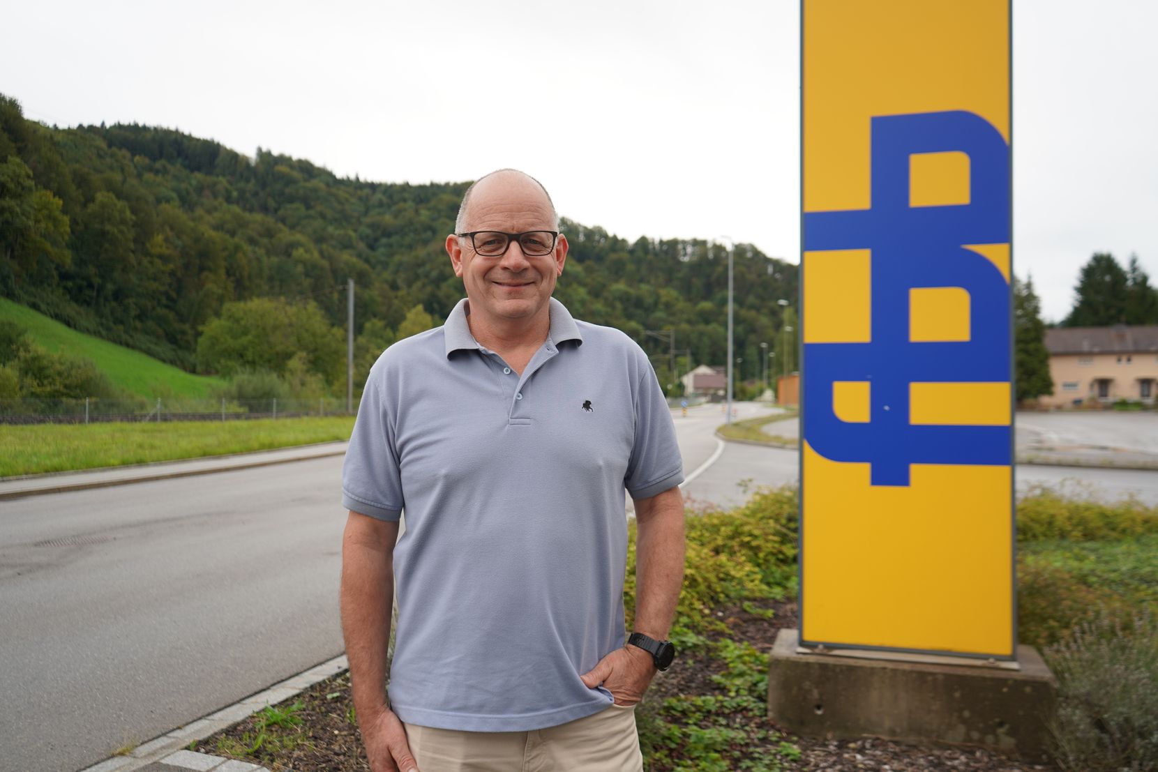 Markus Ruff, Kies AG steht vor dem FBB Logo