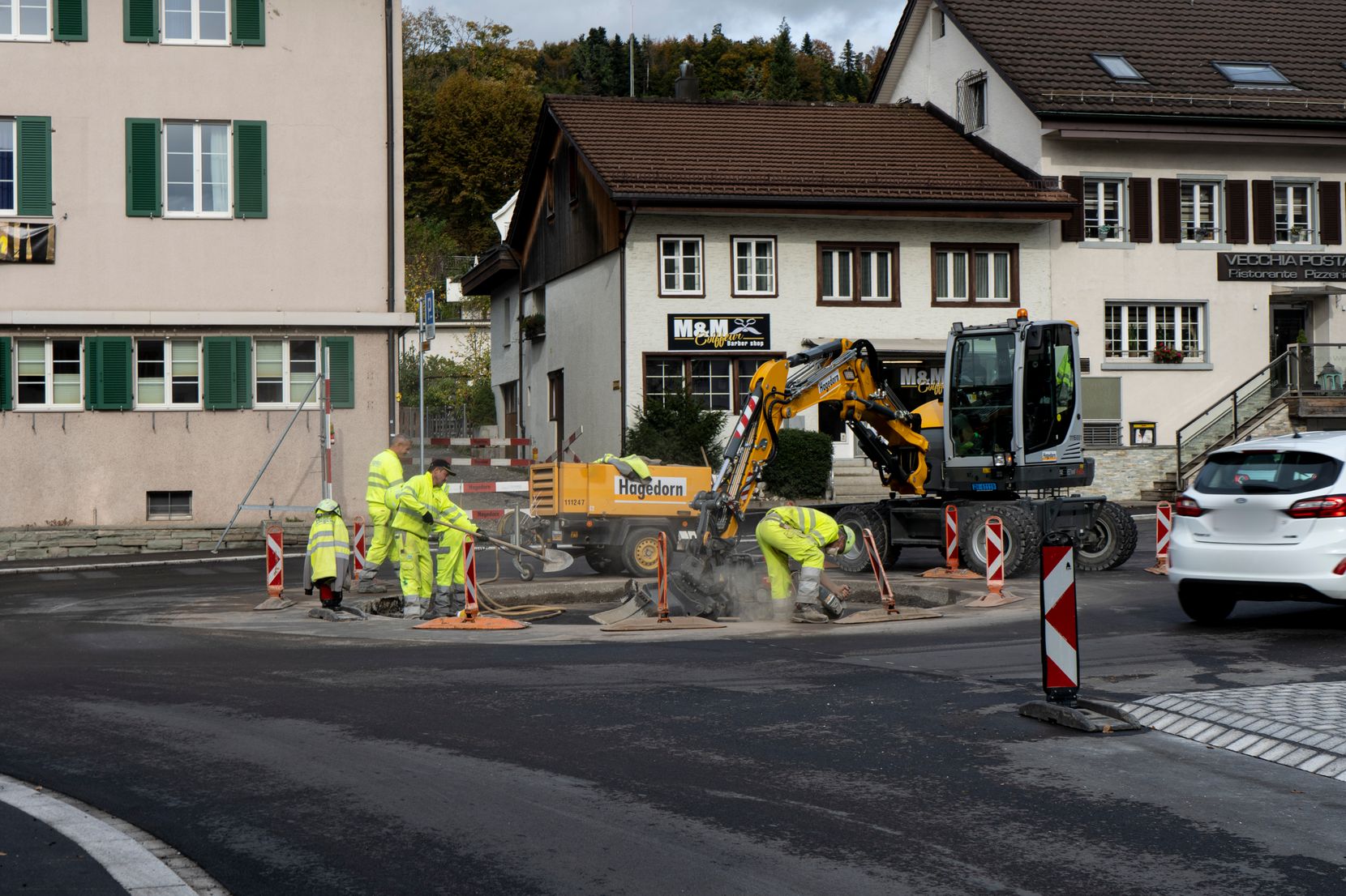Auf dem Bild ist die Kreuzung zwischen Zürich- und Dürntnerstrasse in Hinwil zu sehen.