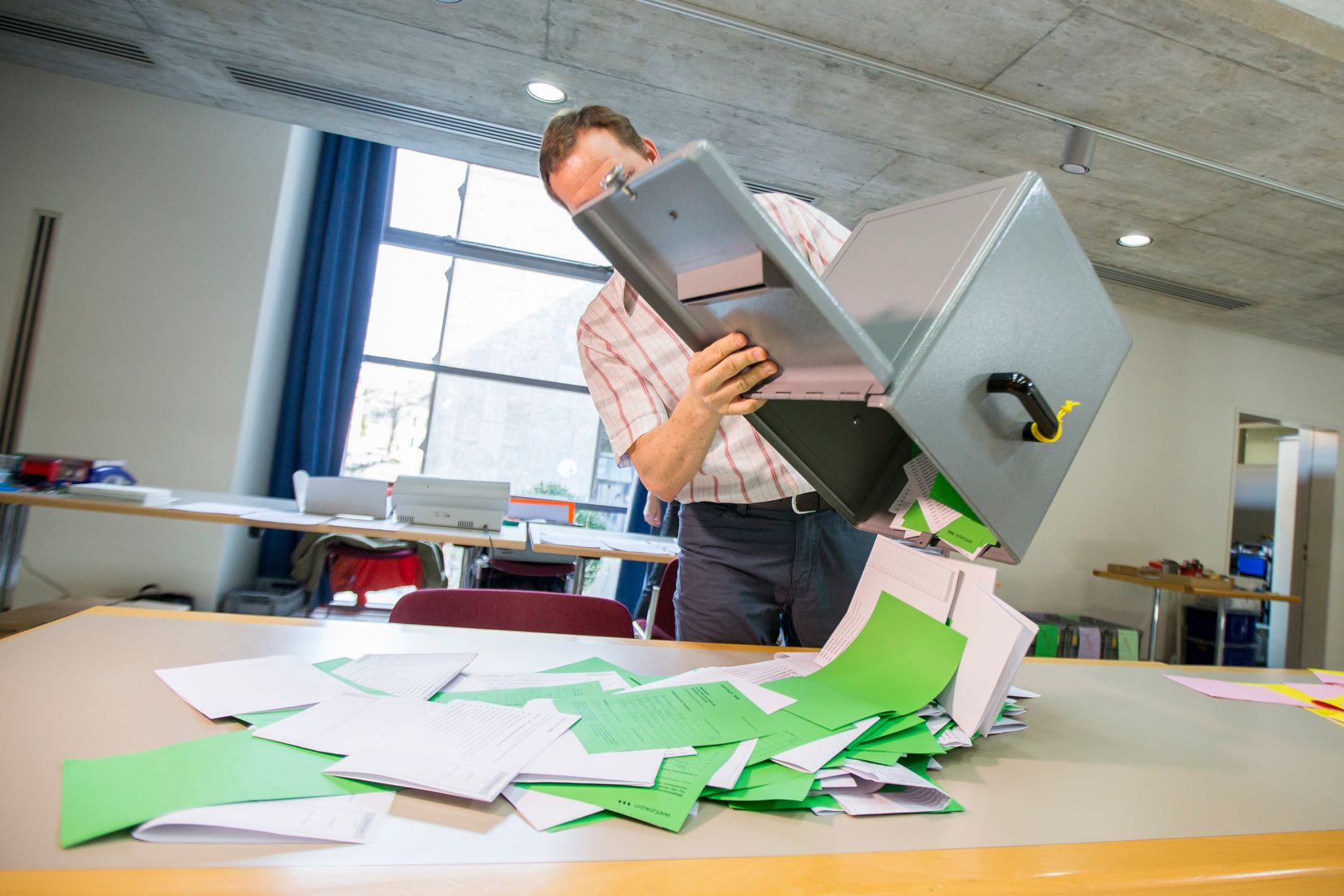 Wahlbüro Wetzikon, Stimmenzählung Wahlen 2014