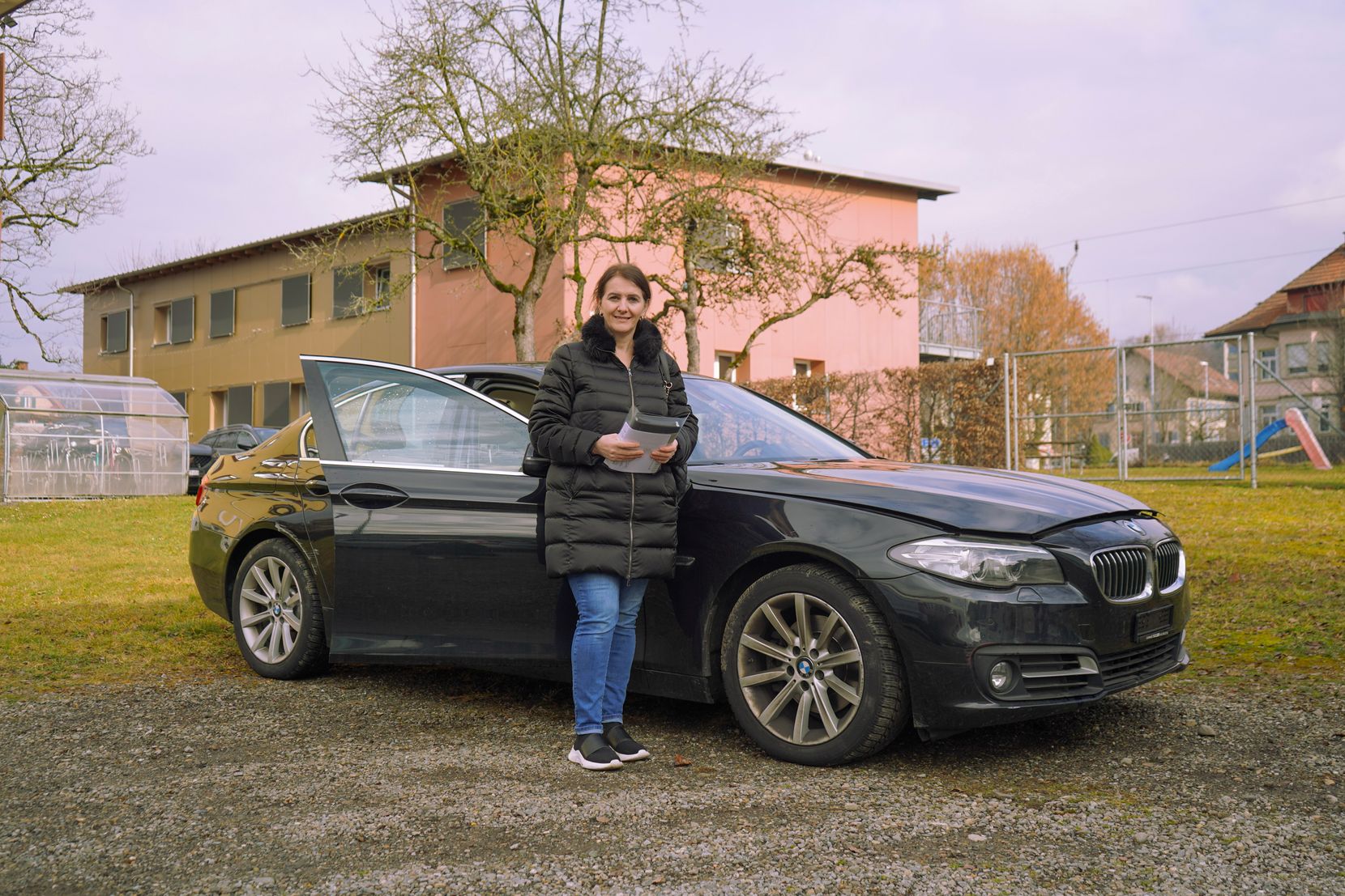 Versteigerung BMW Pfäffikon - Am 23. Februar wurde in Pfäffikon ein BMW versteigert. Luljeta Kastrati bot mit 16'000 Franken am meisten.