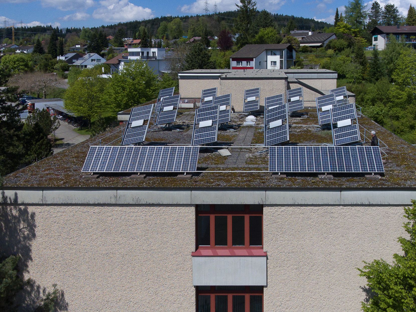 Photovoltaik Anlage der Solarus auf dem Wettsteinschulhaus