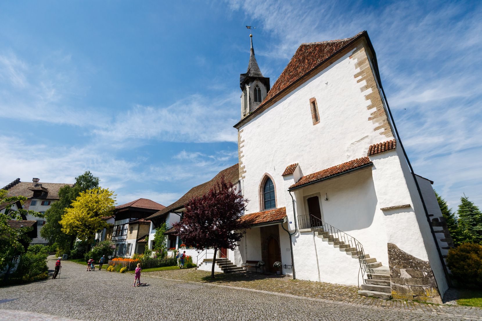 Kirche und Gemeindehaus von Greifensee.