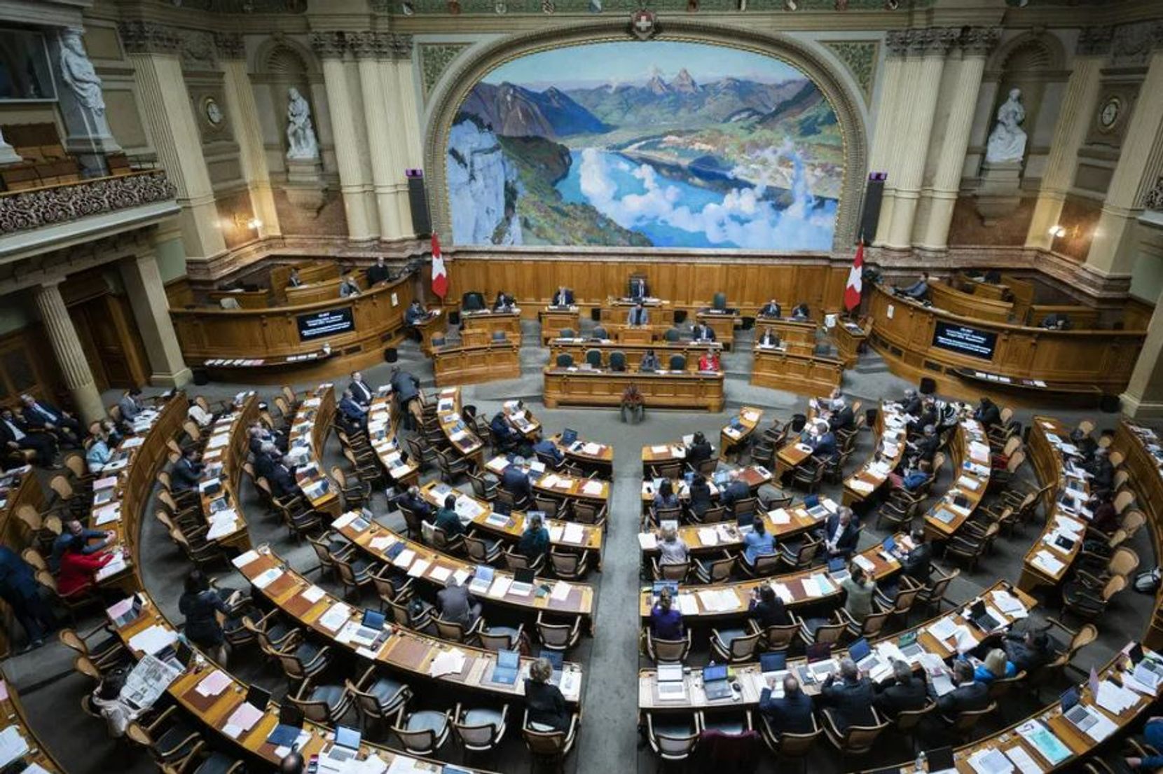 Parlamentarier im Nationalratsaal in Bern.