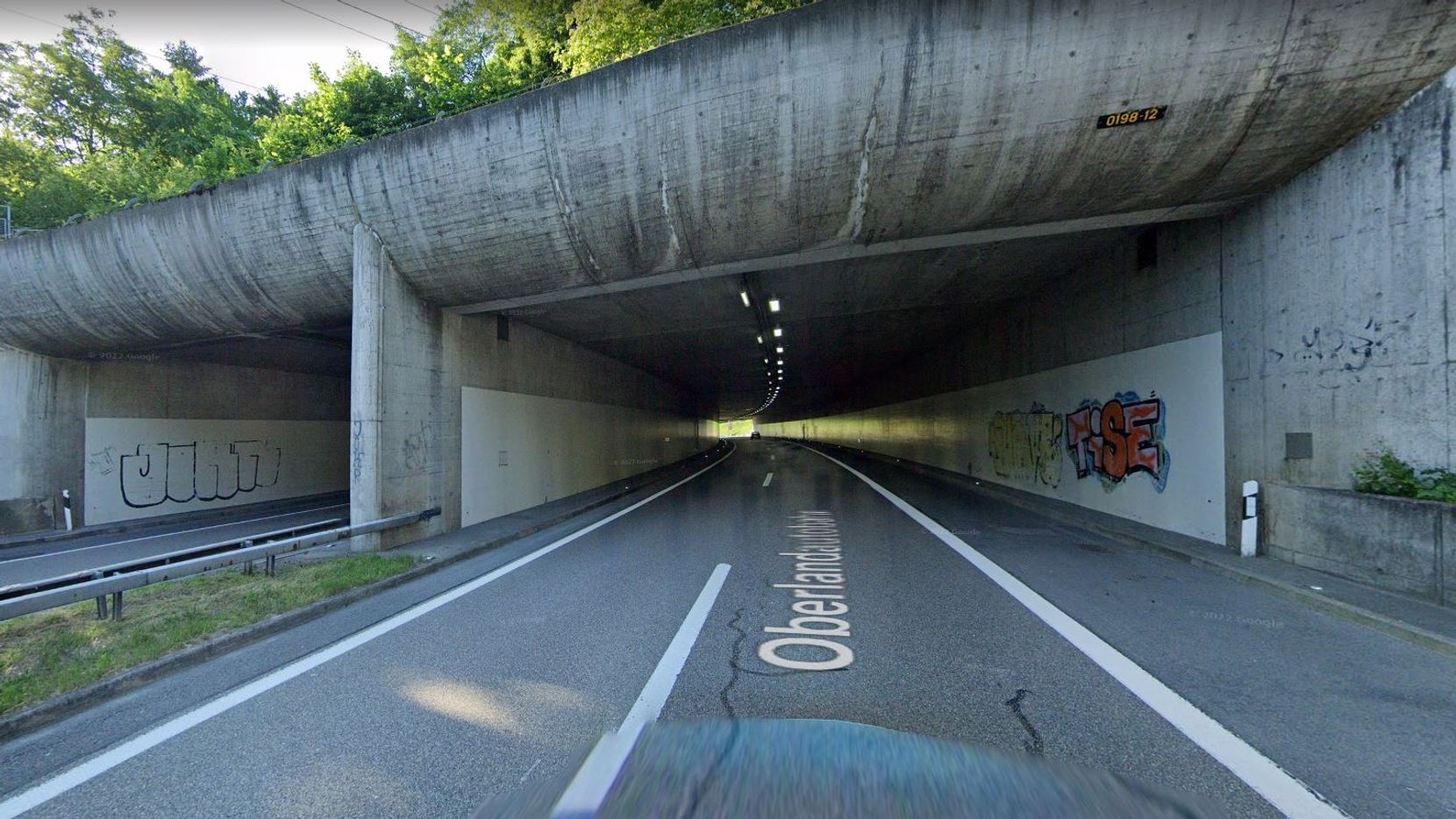 Screenshoot Google von der Oberlandautobahn mit dem Eingang zum Höchi-Tunnel gegen Ende der Autobahn Richtung Aatal