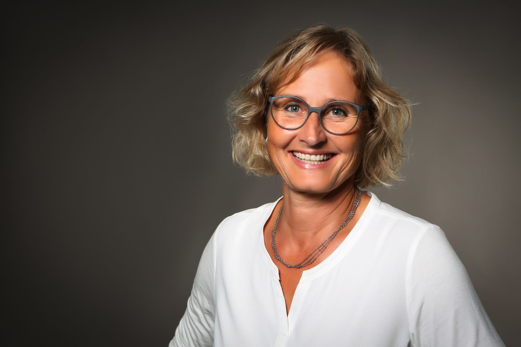Porträtfoto von Bea Wanner, Hörexpertin in der Hörberatung Richter.