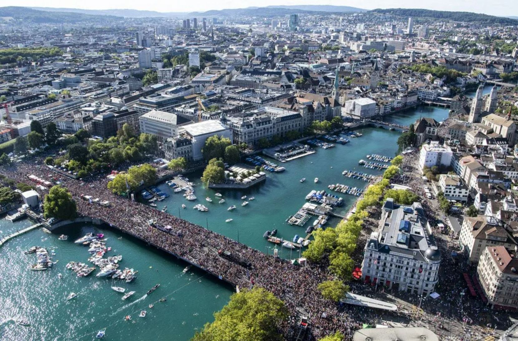 Alles zum kommenden Wochenende, an dem Hunderttausende Raverinnen in Zürich erwartet werden.