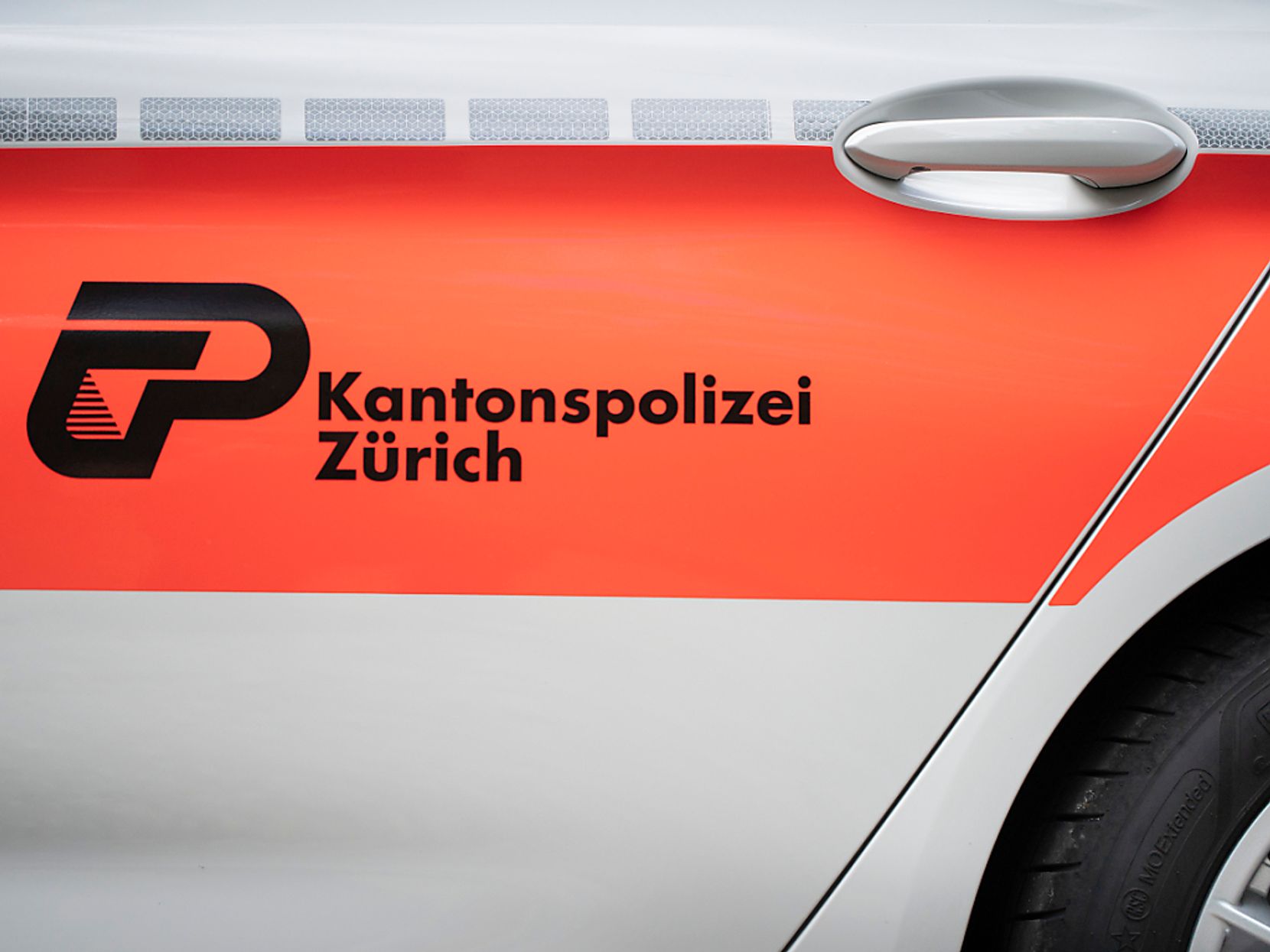 Ein Polizeiauto mit der Aufschrift «Kantonspolizei Zürich».
