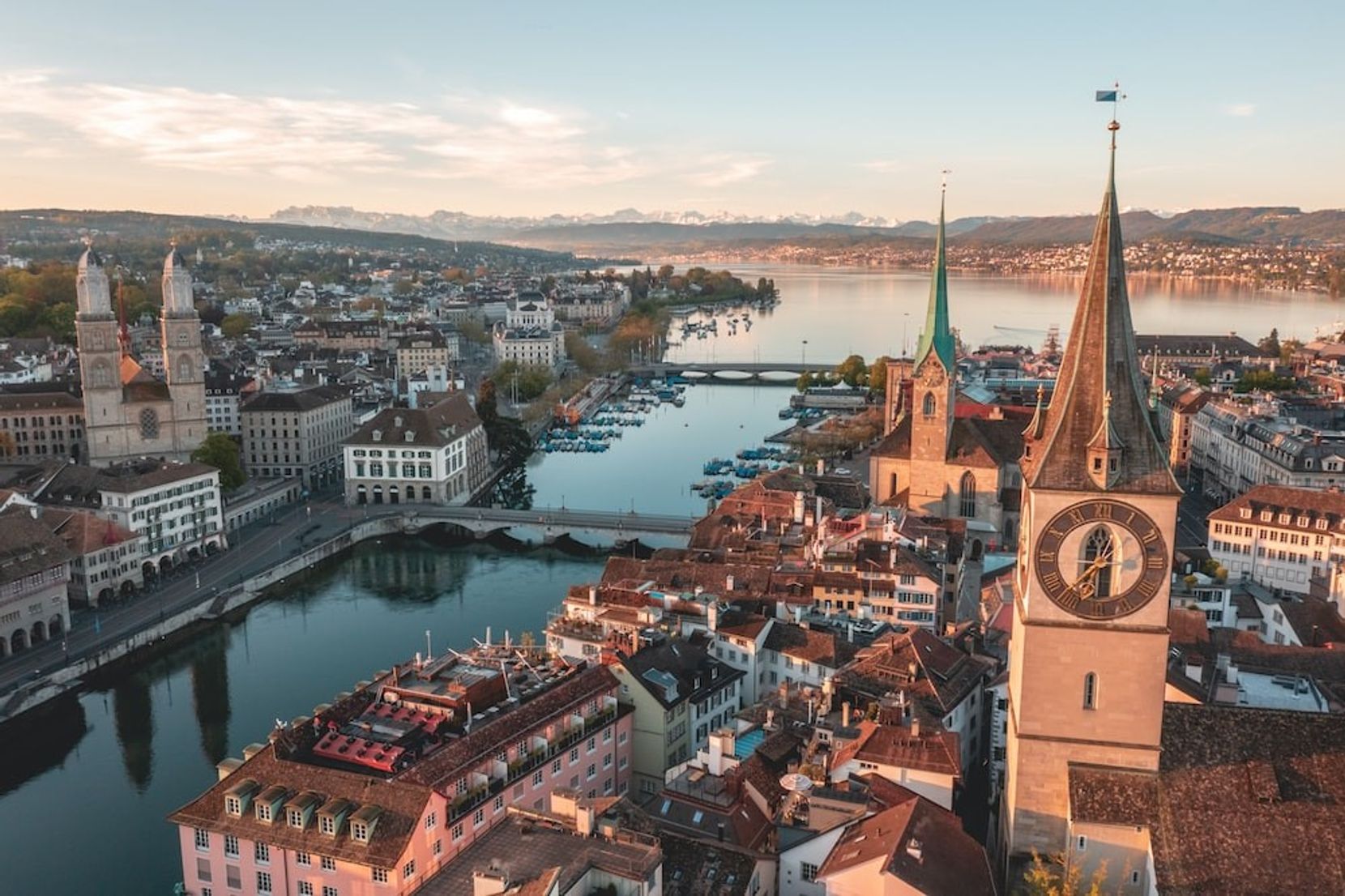 Luftaufnahme der Stadt Zürich.